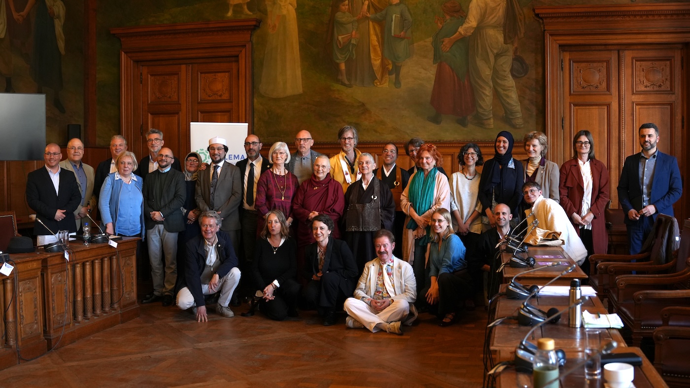 Buddhist and Muslim leaders gathered for the “Buddhism meets Islam” roundtable at the Hôtel de Ville de Saint-Gilles, Brussels